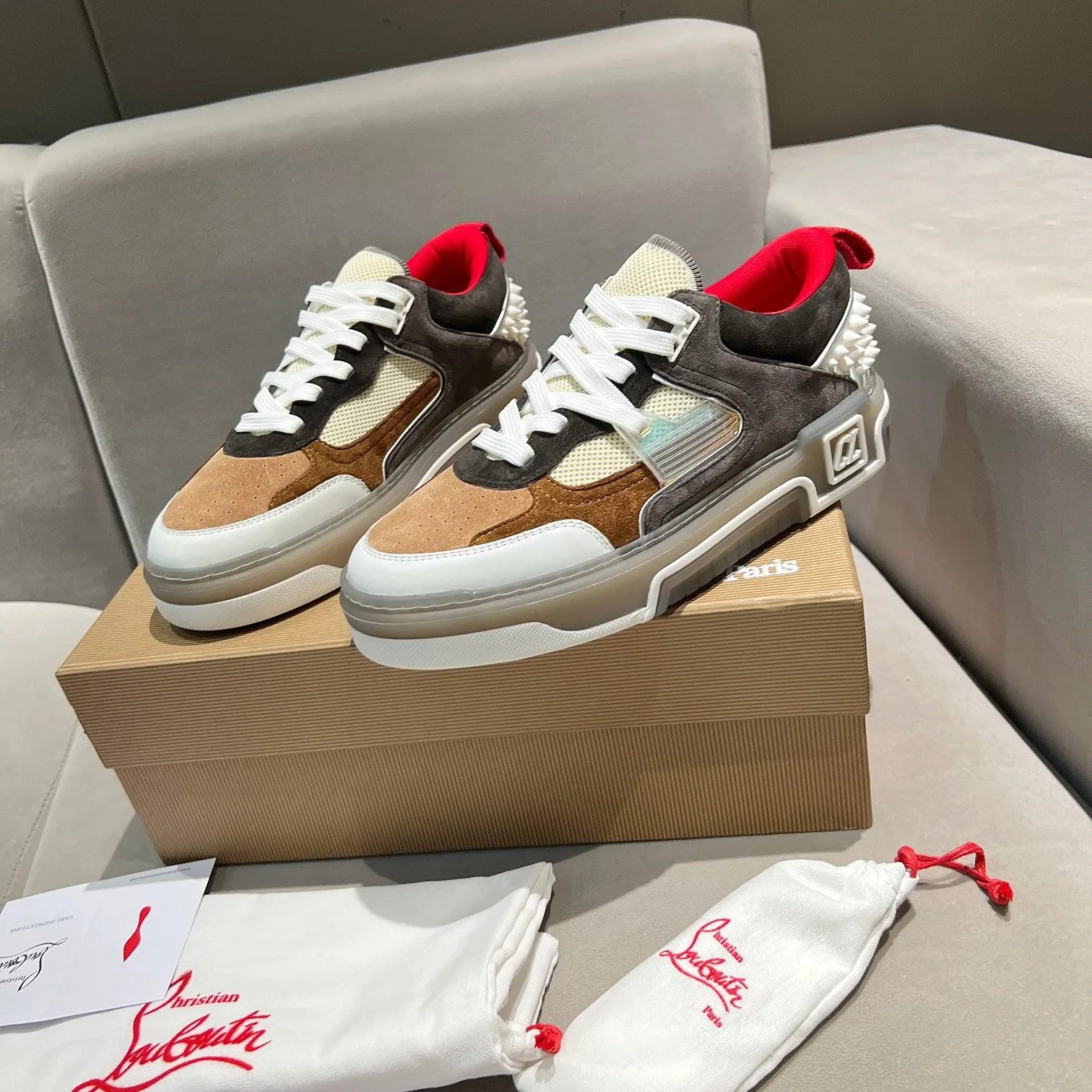 Men's shoes 💰700 🌹🌹🌹̋ Wang Junkai Yang Mi Xu Kai Zhang Jingyi Ding Chengxin Chen Muchi Wang Ziyi Same style Christian Louboutin 2024 [New product] ASTROLOUBI unisex thick-soled sports shoes red-soled shoes perfectly integrate fashion and sports, The fabrics are made of luxurious calfskin, soft suede, smooth satin and laminated leather, and the back is decorated with classic rivets. The interior is blended with a knitted tongue for added durability, breathability and quick-drying comfort. The outsole is made of a combination of EVA foam and imported rubber, and the colorful CL iconic letters on the side of the outsole show the brand's unique style. It is a ceiling-level comfortable skate shoe! ! ! Multiple colors available, currently men’s sizes 39--45